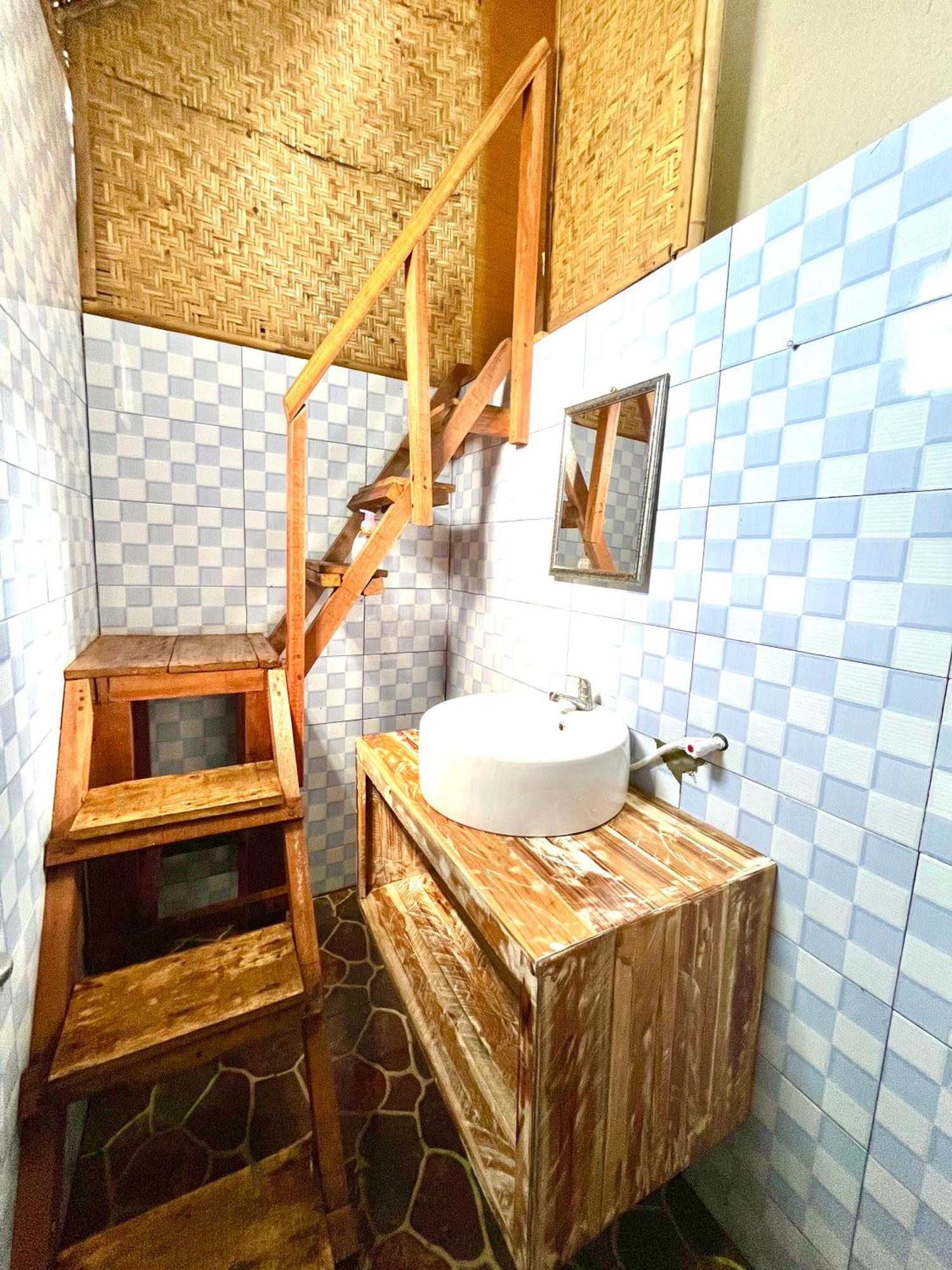 Coastal Inn Batununggul Εξωτερικό φωτογραφία
